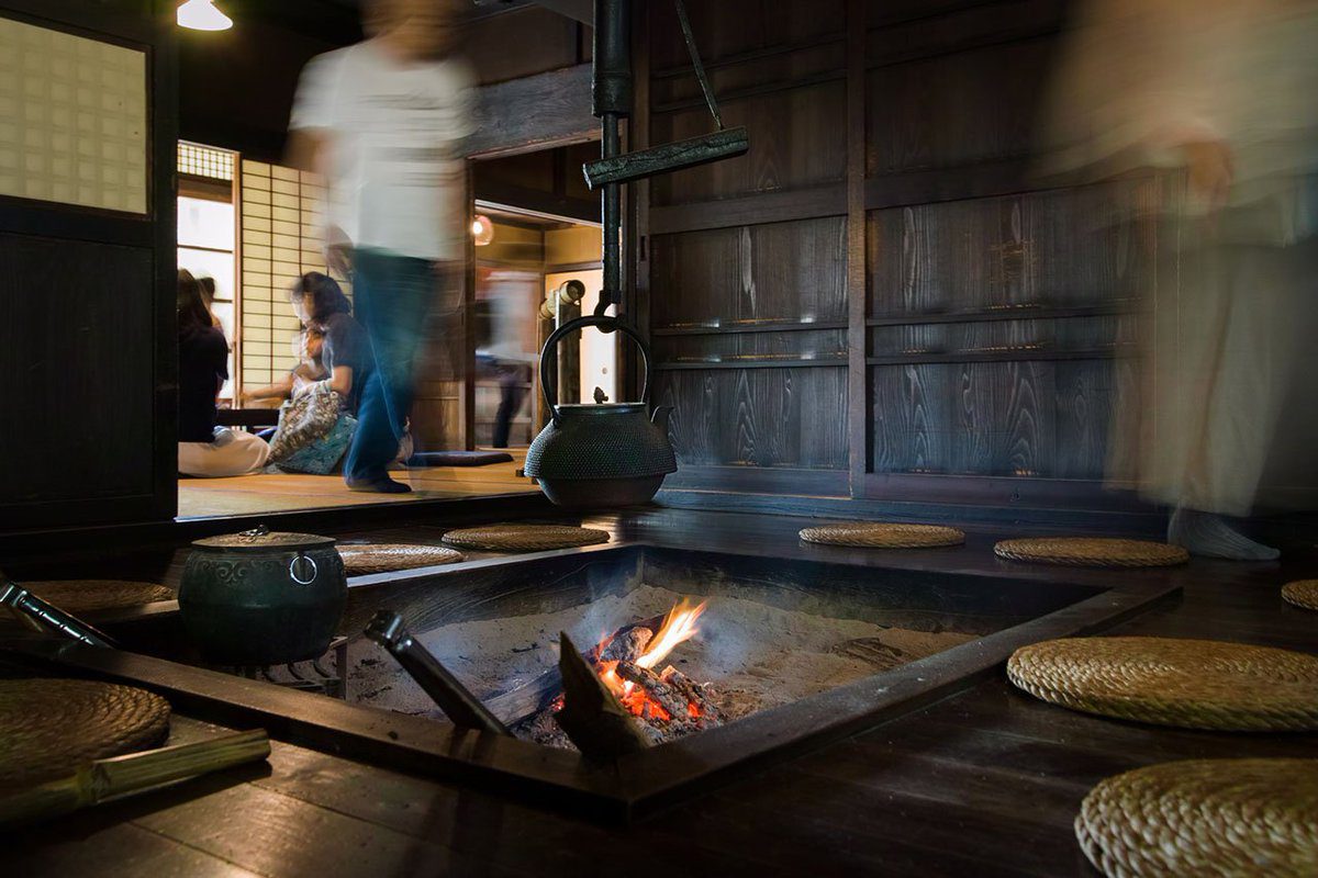 Irori 囲炉裏 dans une maison traditionnelle japonaise.