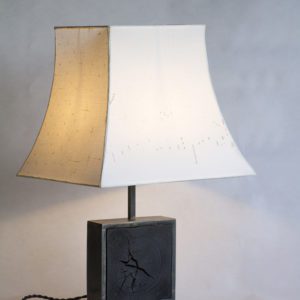 Lampe Hashira 柱 bruléeAprès la pluie