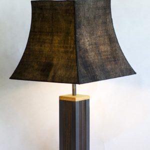 Lampe Mukihaïku 無季俳句, merisier brut et brulé, par l'Atelier Villard.