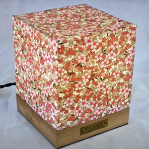 Le cube Villard Umemi, lanterne électrique par l'Atelier Villard